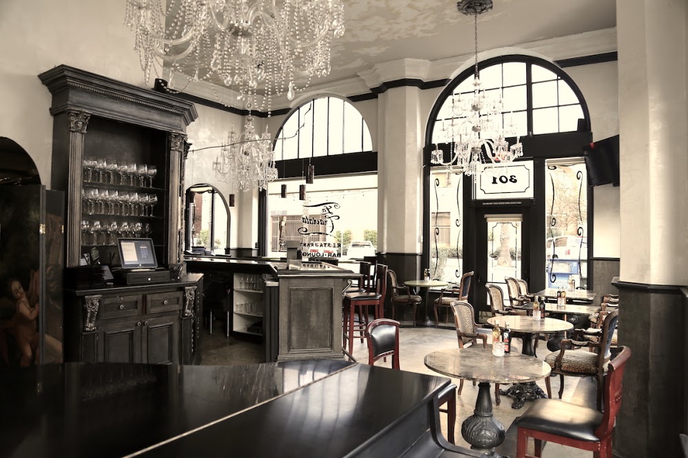 Italian Restaurant La Traviata